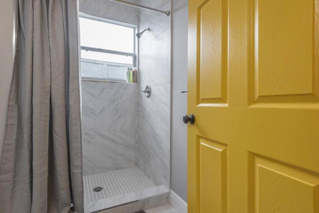 Gambino Getaway Shotgun Style Apt In The Heart Of Ybor City Tampa Esterno foto